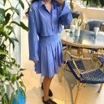 فستان بشكل القميص بياقة وثنيات