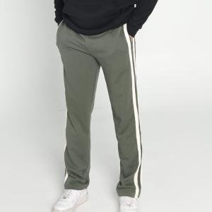 بنطال رياضي مخطط على النقيض