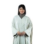 عباية فاخرة بأكمام واسعة وتفاصيل أنيقة