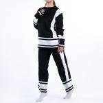 طقم سوت تريكو أنيق بخط عريض