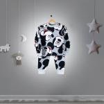 Children's pajamas printed with Mickey graphics