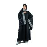 العباية الفاخرة المطرزة بتفاصيل الدانتيل مع شال