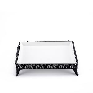 صينية التقديم المستطيلة المصنوعة من البورسلين بأرجل مزخرفة