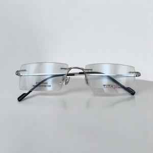 نظارة تنفيذية بدون إطار بلون فضي مع أذرع فائقة النحافة