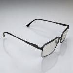 نظارة مربعة مضادة للضوء الأزرق بإطار رمادي معدني وجسر مسطح