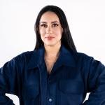 جاكيت شمواه ناعم بجيوب قلابة وأكتاف منسدلة