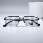 نظارة مربعة مضادة للضوء الأزرق بإطار رمادي معدني وجسر مسطح