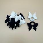 رباط الشعر بتصميم الفراشة المزدوجة واللؤلؤ أكسسوار أنيق ومتعدد الاستخدام