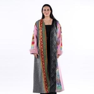 بشت نسائي بنقوش ملونة