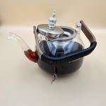 إبريق شاي زجاجي أنيق مع مصفاة فضية ومقبض خشبي