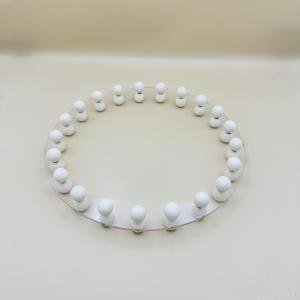 صينية أكريليك مستديرة بإطار خرز خشبي أبيض