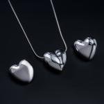 طقم العقد بتعليقة قلب منفوخ وأقراط على شكل قلب لامع