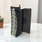 مشبك الشعر نوير دوت العتيق بلمسة لامعة وأسنان ذهبية