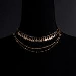 عقد بطبقات متعددة مع قلادة البرسيم الصناعي