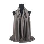 شيلة من القطن والشيفون بحواف خياطة دقيقة - أخضر رمادي