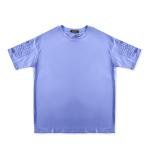 تيشرت نسائي بتطريز على الأكمام – تصميم فني عصري ومريح