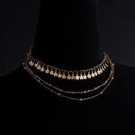 عقد بطبقات متعددة مع قلادة البرسيم الصناعي