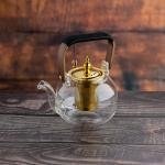 إبريق شاي زجاجي أنيق بمصفاة ذهبية ومقبض خشبي