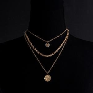 قلادة الطبقات بتصميم القلب والوردة رمز خالد للأناقة