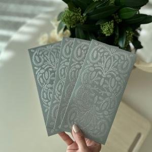 ظرف فاخر بنقش الصنوبر – أناقة الأخضر الغامق