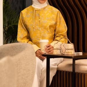 سترة نسائية أنيقة بياقة مندرين مطرزة بالزهور