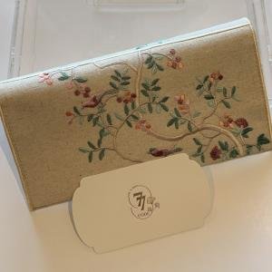 ظرف قماش مطرز – أغصان مزهرة وطيور