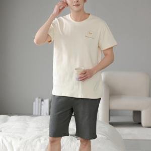 طقم تيشيرت مع شورت قطني بمقاسات كبيرة مع تطريز بالحروف ولمسة مرونة خفيفة