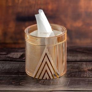 علبة مناديل أكريليك بلمسة ذهبية وتصميم هندسي