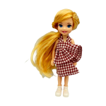 دمية صغيرة أنيقة بفستان مربعات حمراء