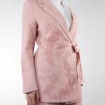 جاكيت نسائي مطرز بحزام عند الخصر