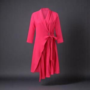 فستان لف أنيق للنساء مع كسرات وياقة شال