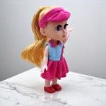 دمية ماي الفتاة الصغيرة بملابس تنكرية تنورة وردية وعصابة رأس الهدية المثالية للأطفال دمية قابلة للجمع وصديقة للعب