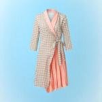 فستان لف نسائي بنقشة مربعات مع كسرات وياقة شال