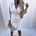 بليزر مفصل بتصميم فستان بأزرار ذهبية