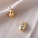 أقراط أنيقة بتصميم قطرة الماء المخططة