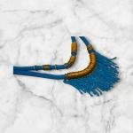 عقد بوهيمي من الخيوط الزرقاء