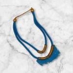 عقد بوهيمي من الخيوط الزرقاء